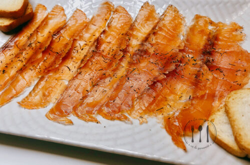 Salmón curado con azúcar y sal o salmón gravlax 4 Salmon gravlax en lonchas