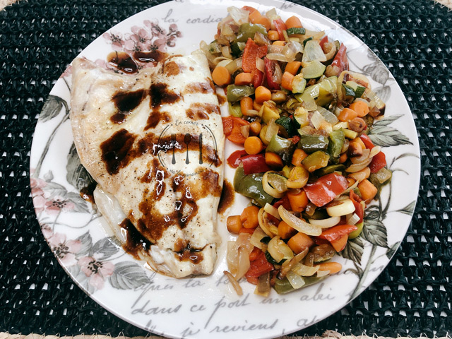Dorada al horno con verdura salteadas