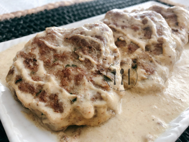 Filetes rusos con carne de potro y salsa de mostaza
