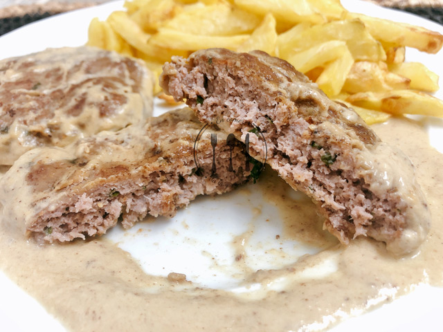 Filetes rusos con carne de potro y salsa de mostaza
