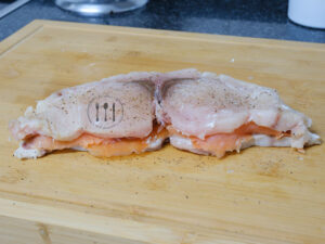 Cachopo de Emperador, Trucha Ahumada y Queso Crema. 7 Montar el cachopo con el relleno