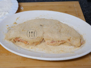 Cachopo de Emperador, Trucha Ahumada y Queso Crema. 8 Cachopo rebozado en harina, huevo y pan rallado