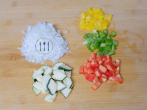 Lentejas con cuscús y verduras 10 Cebolleta, calabacín y pimientos picados