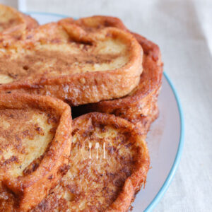 Torrijas con pan brioche y canela