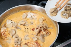 Pechugas de pollo en salsa de champiñones 13 Añadir los champiñones